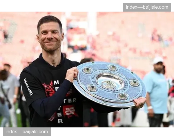 皇马德比逆转解析：阿隆索三后卫体系如何应对马竞高位压迫