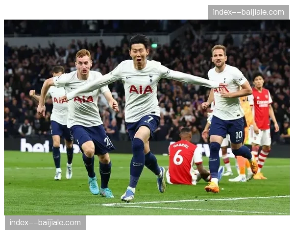 热刺中场与防线衔接脱节 对手反击时经常出现大片空当区域